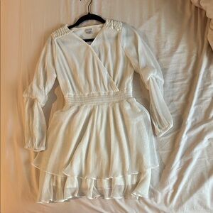 Elegant White Long Sleeve Dress
